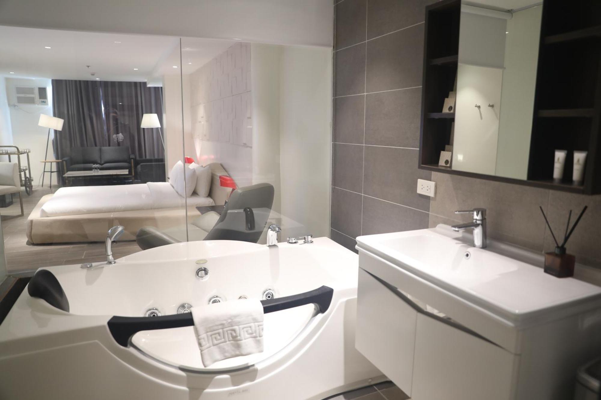 City Park Hotel Residences Taguig Eksteriør billede