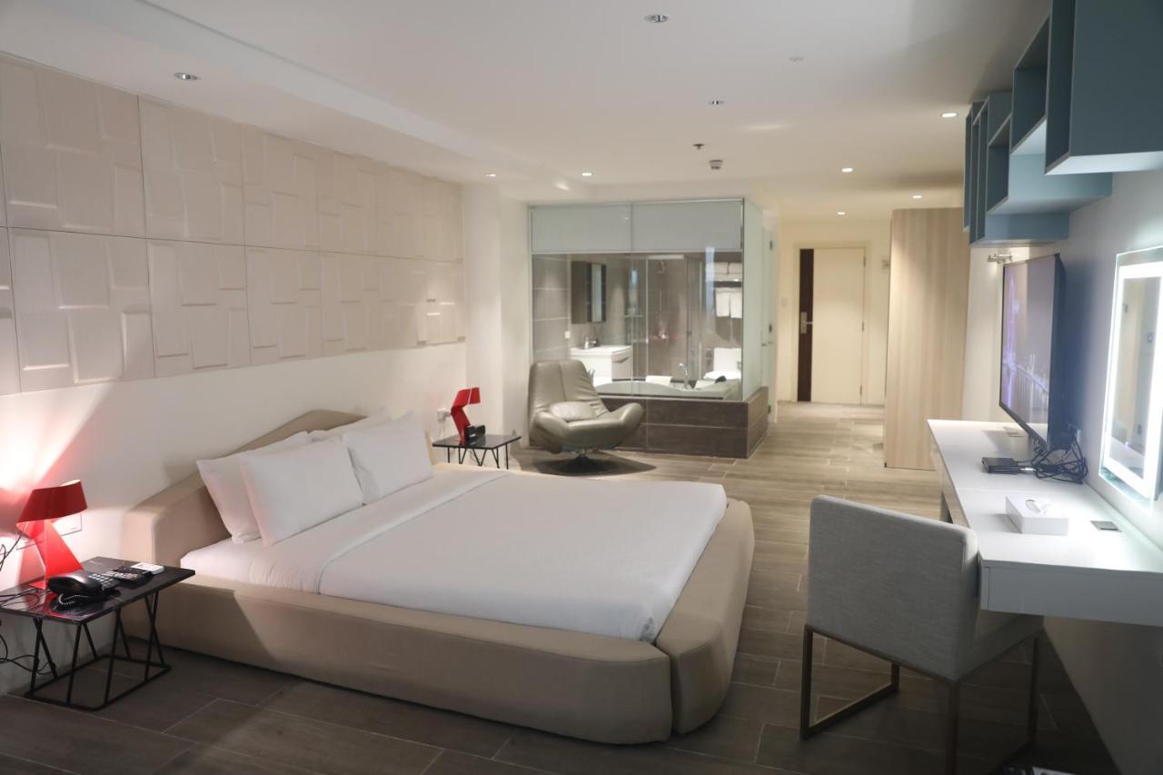 City Park Hotel Residences Taguig Eksteriør billede