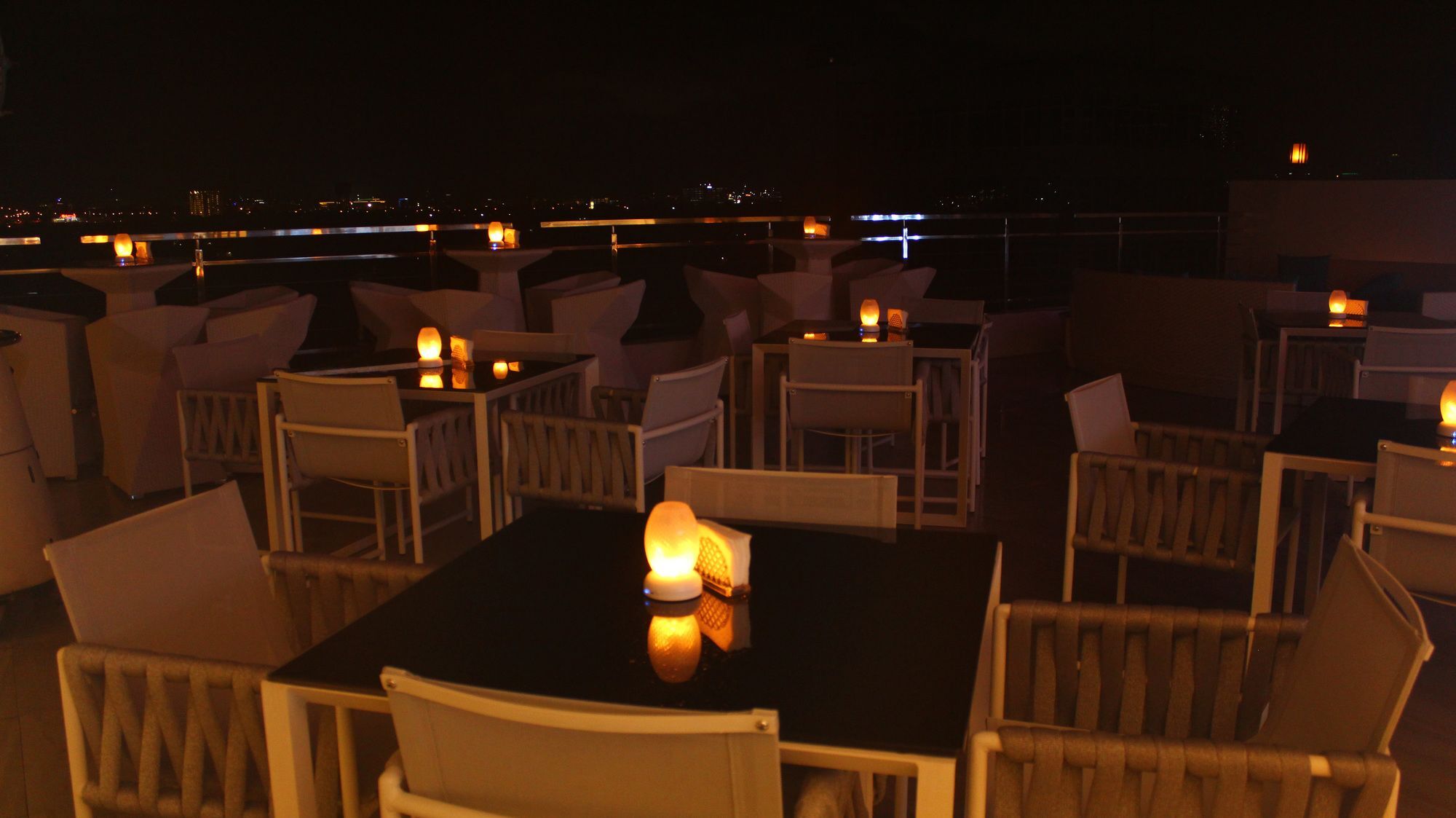City Park Hotel Residences Taguig Eksteriør billede